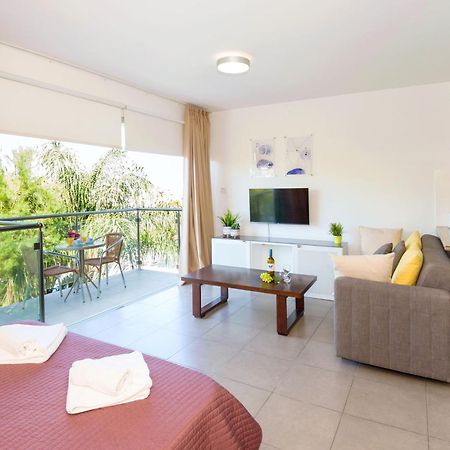 Lucile - Coralli Beachfront Apartment Paralímni Extérieur photo