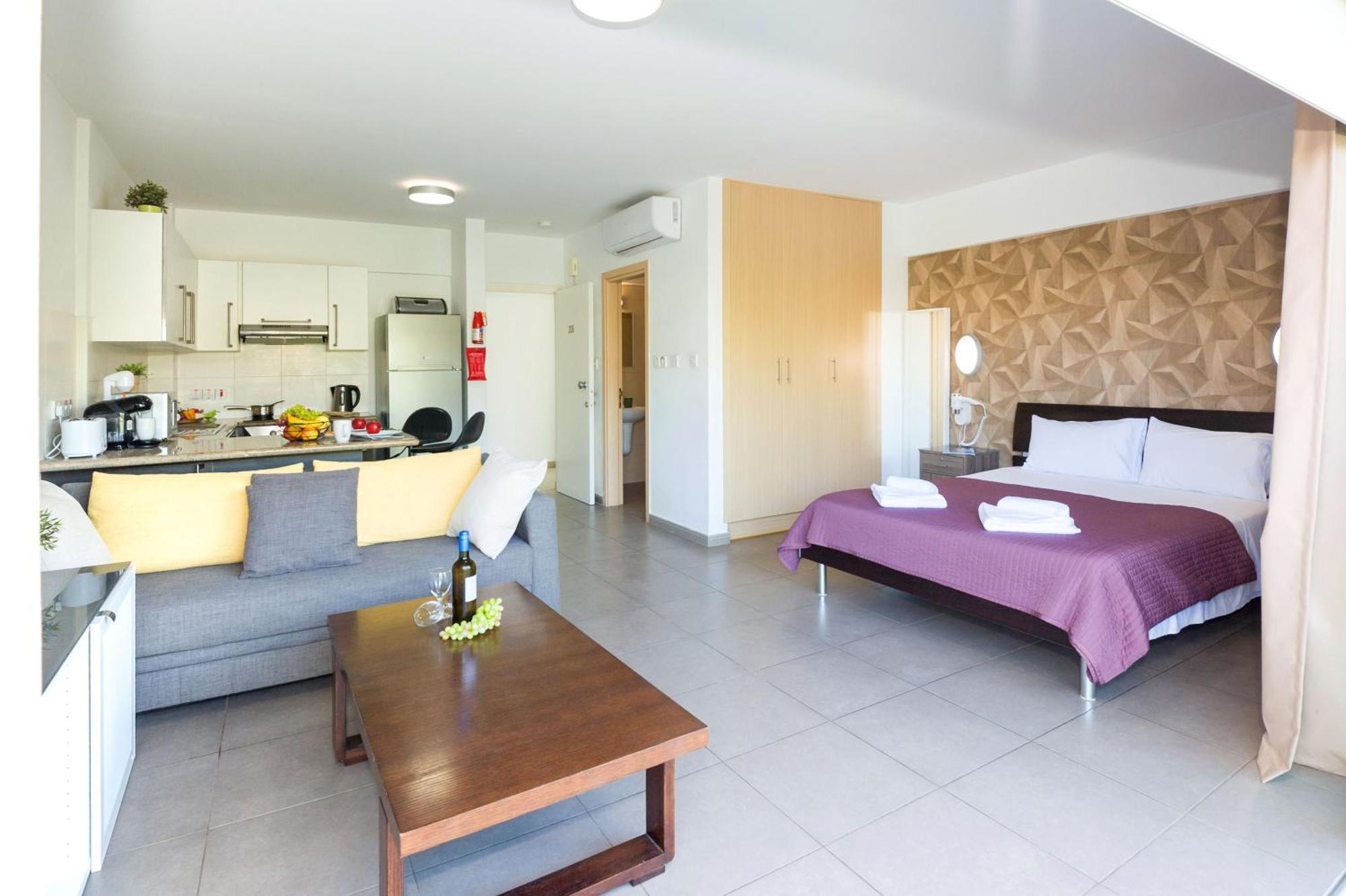 Lucile - Coralli Beachfront Apartment Paralímni Extérieur photo