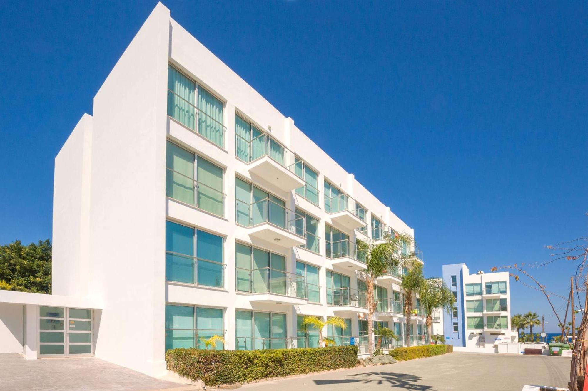 Lucile - Coralli Beachfront Apartment Paralímni Extérieur photo
