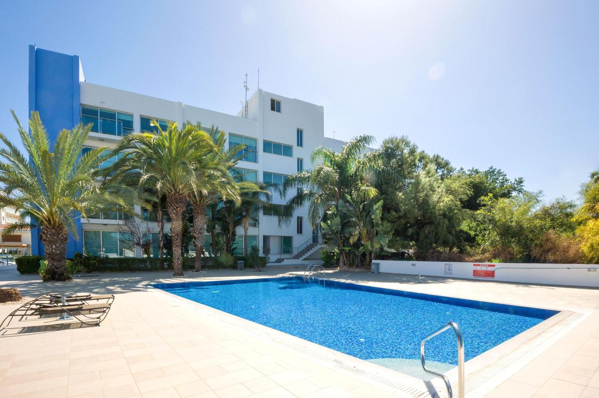 Lucile - Coralli Beachfront Apartment Paralímni Extérieur photo