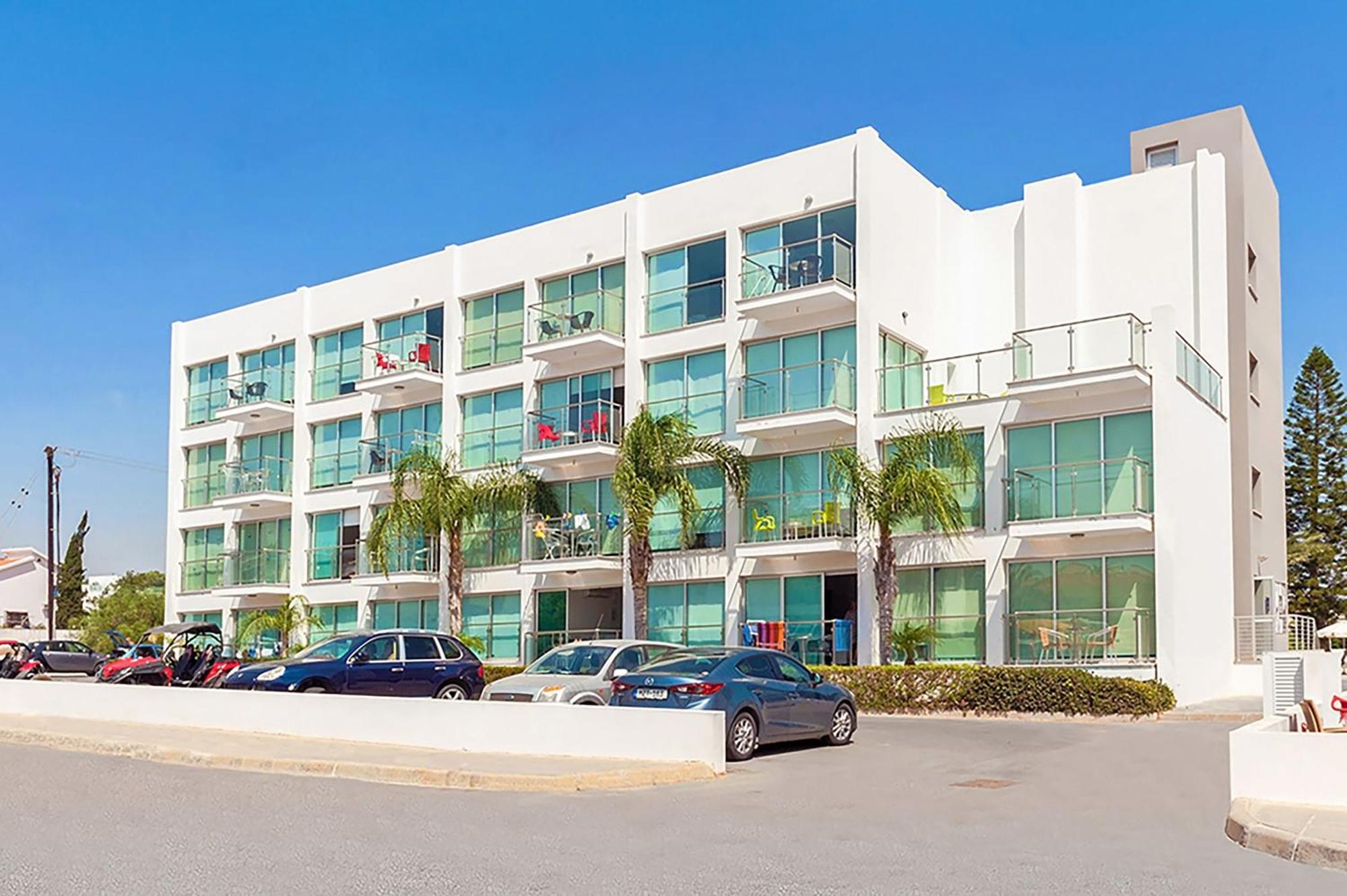 Lucile - Coralli Beachfront Apartment Paralímni Extérieur photo